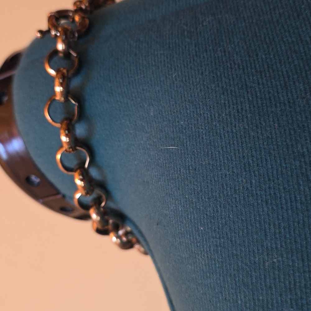 Chunky Heavy Gold Heart Pendant Fashion Necklace - Picture 5 of 7